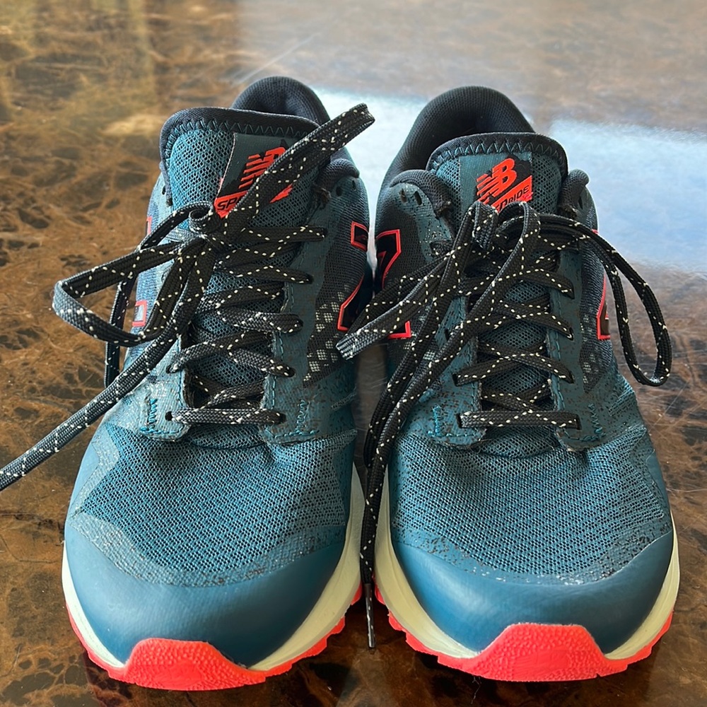 Women’s New Balance 690 AT Trail Running Shoes